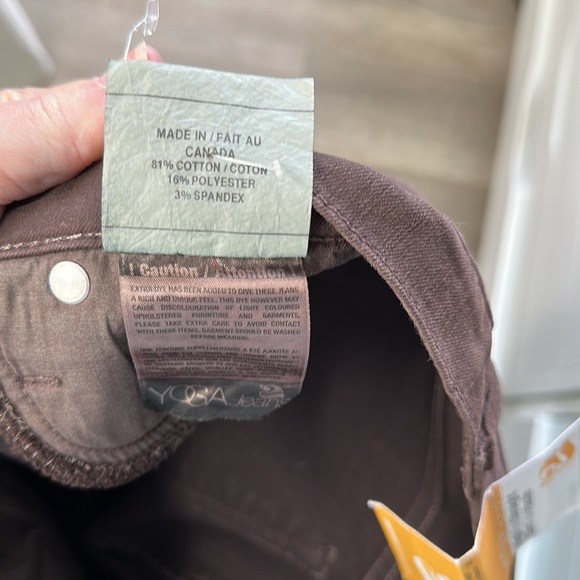 Yoga jeans high rise straight size 30 brown 34” inseam Canadian brand - Picture 8 of 10
